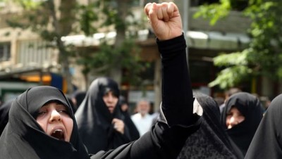 इरानमा हिजाब नलगाउने महिलालाई १० बर्षसम्म जेल सजायँ